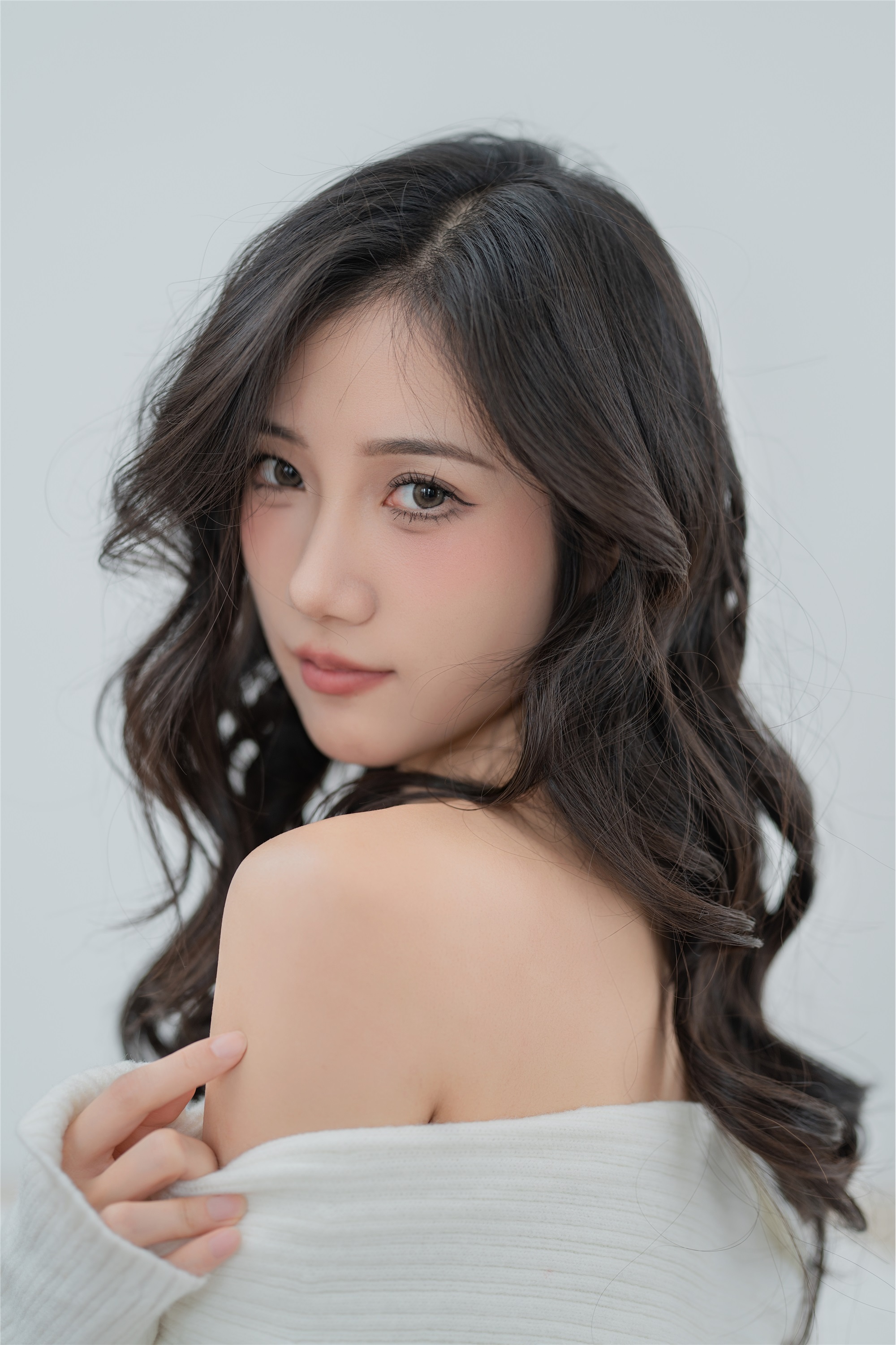 YITUYU艺图语 2025.01.19 白色毛衣 o1ne万